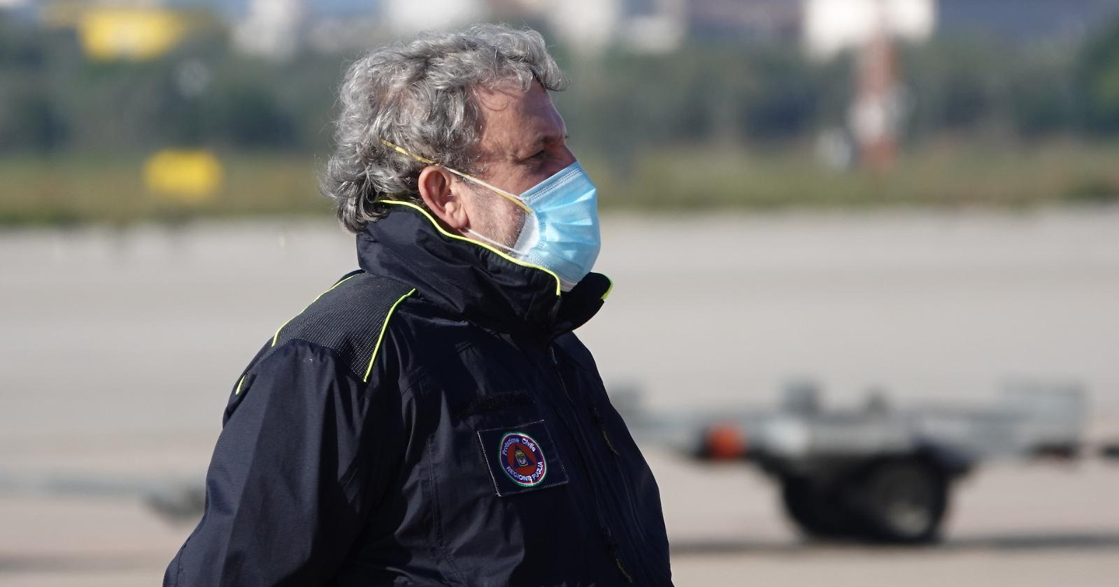 Coronavirus, Emiliano: «Puglia aperta d'estate, con gli elicotteri sulle spiagge»