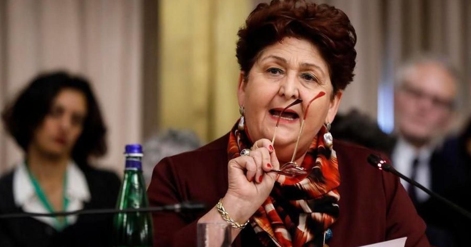 Bellanova: «Regolarizzare i migranti per sottrarli ai caporali»