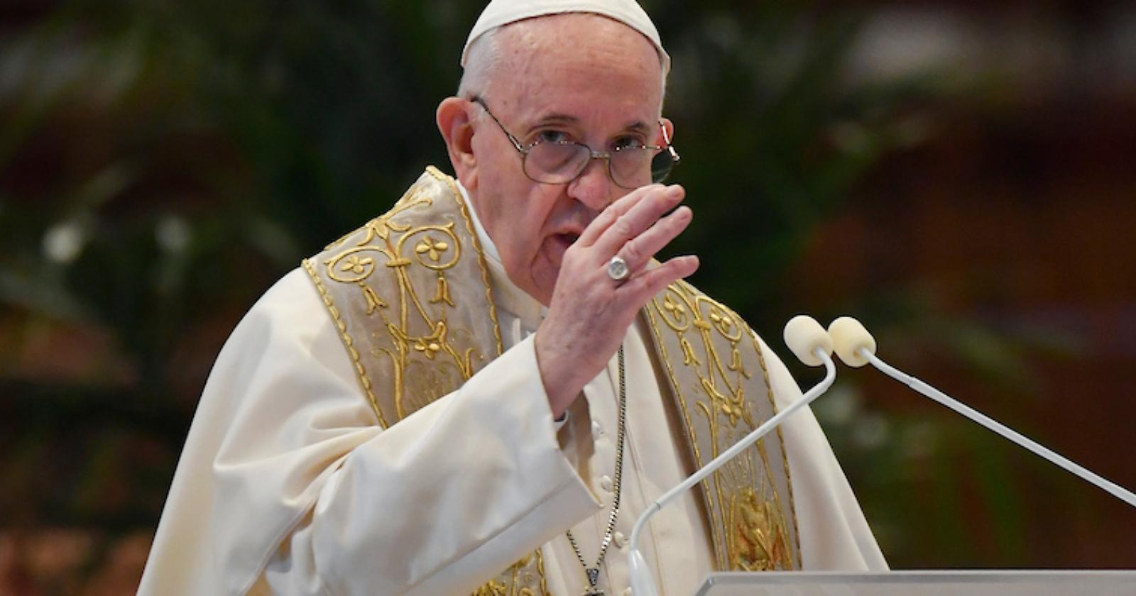 Primo Maggio, il Papa: «Dignità del lavoro calpestata, oggi tanti schiavi»
