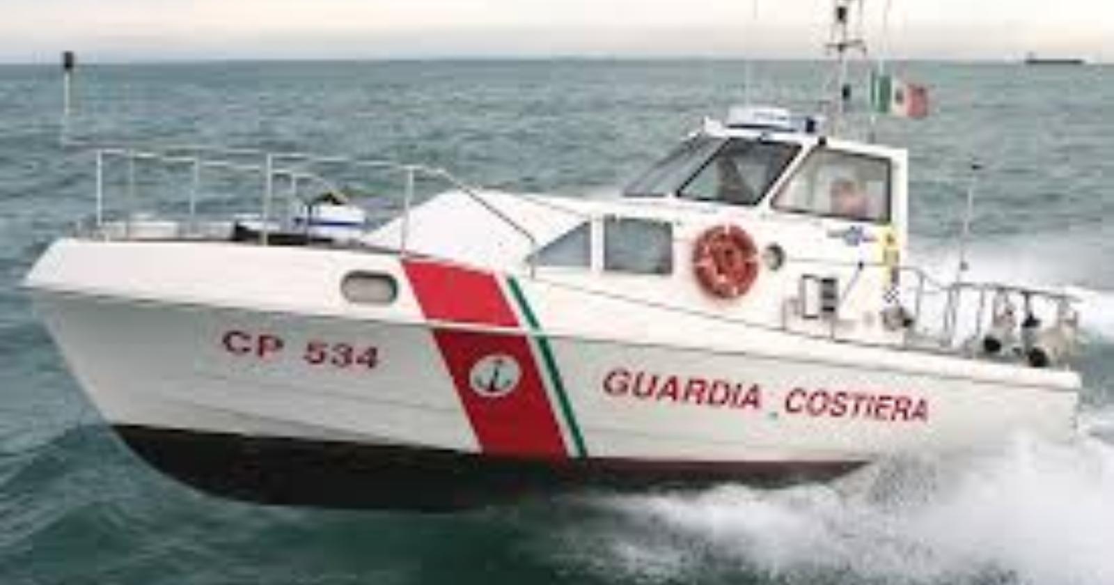 Maratea, la Guardia costiera salva una tartaruga marina dai pescatori di frodo