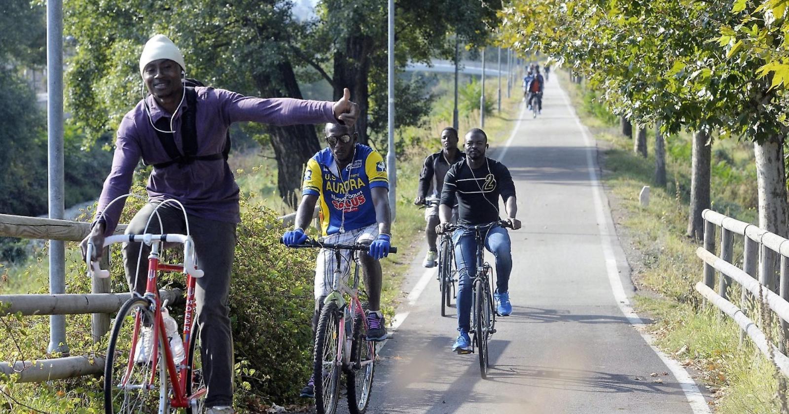 Da Emiliano 50 mila euro per le biciclette ai lavoratori immigrati stagionali