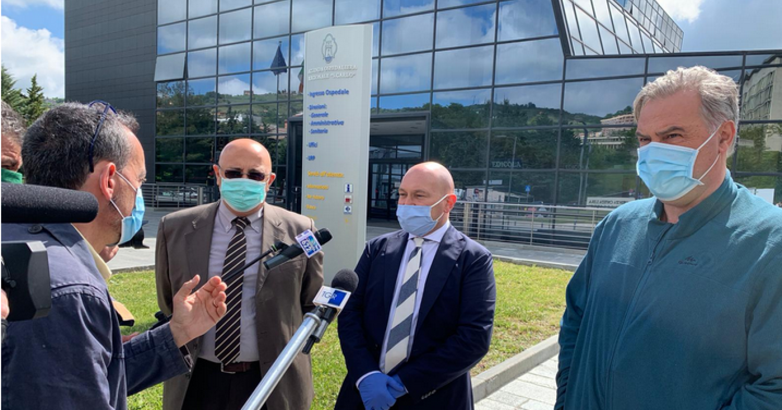 Consegnati dieci ventilatori polmonari al San Carlo: sono il dono di Bcc Basilicata