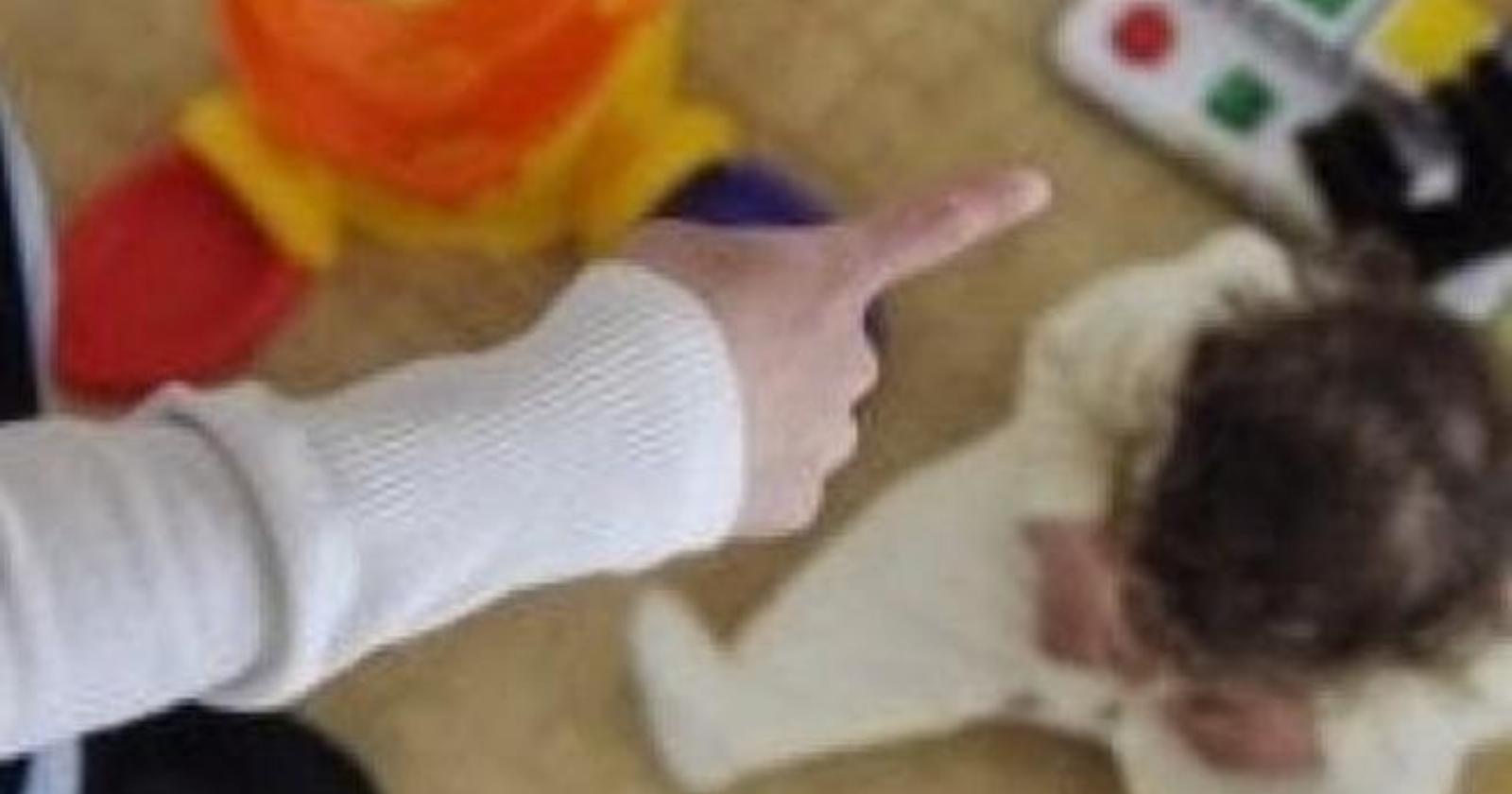 Schiaffi, colpi sulla testa e insulti: sotto inchiesta quattro maestre di asilo a Carapelle