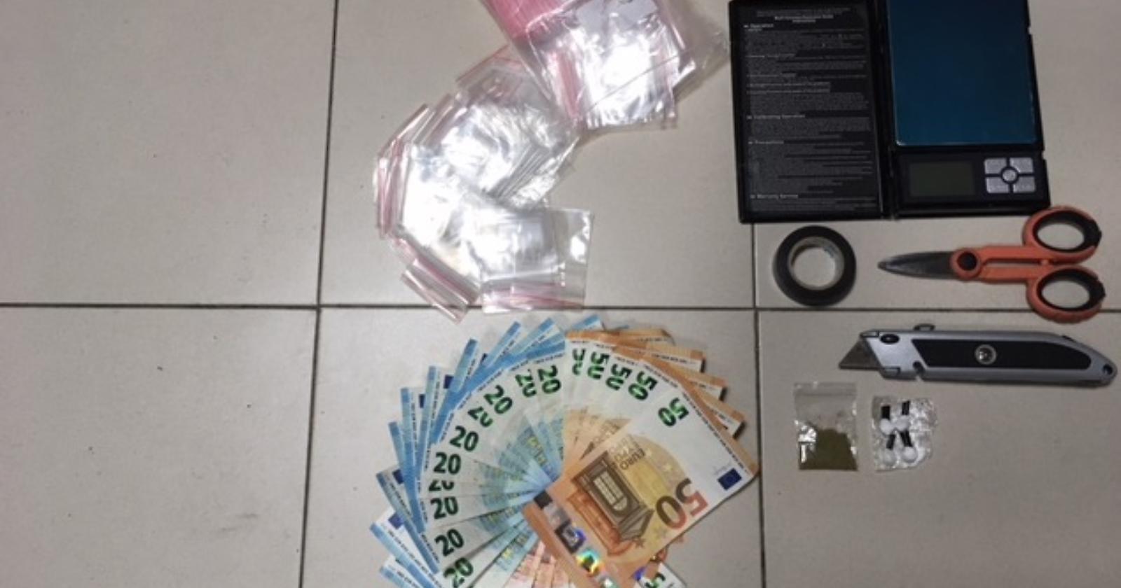 Spaccia droga sull'uscio e ne getta altra nella stufa accesa, i Carabinieri arrestano anche la fantasia di un giovane cerignolano 