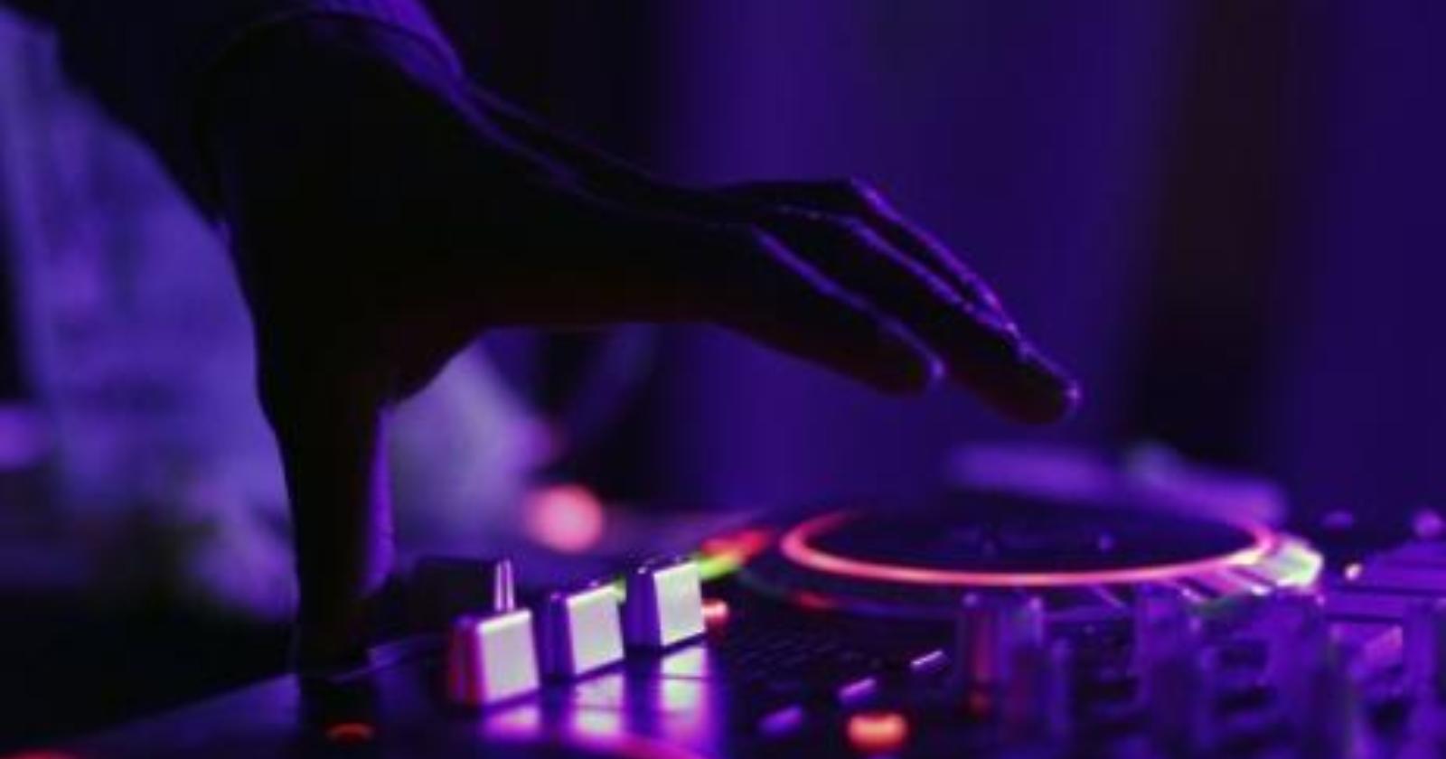 Serata disco con 800 persone a Borgo Cervaro, la Polizia interrompe le danze denunciando il titolare del locale