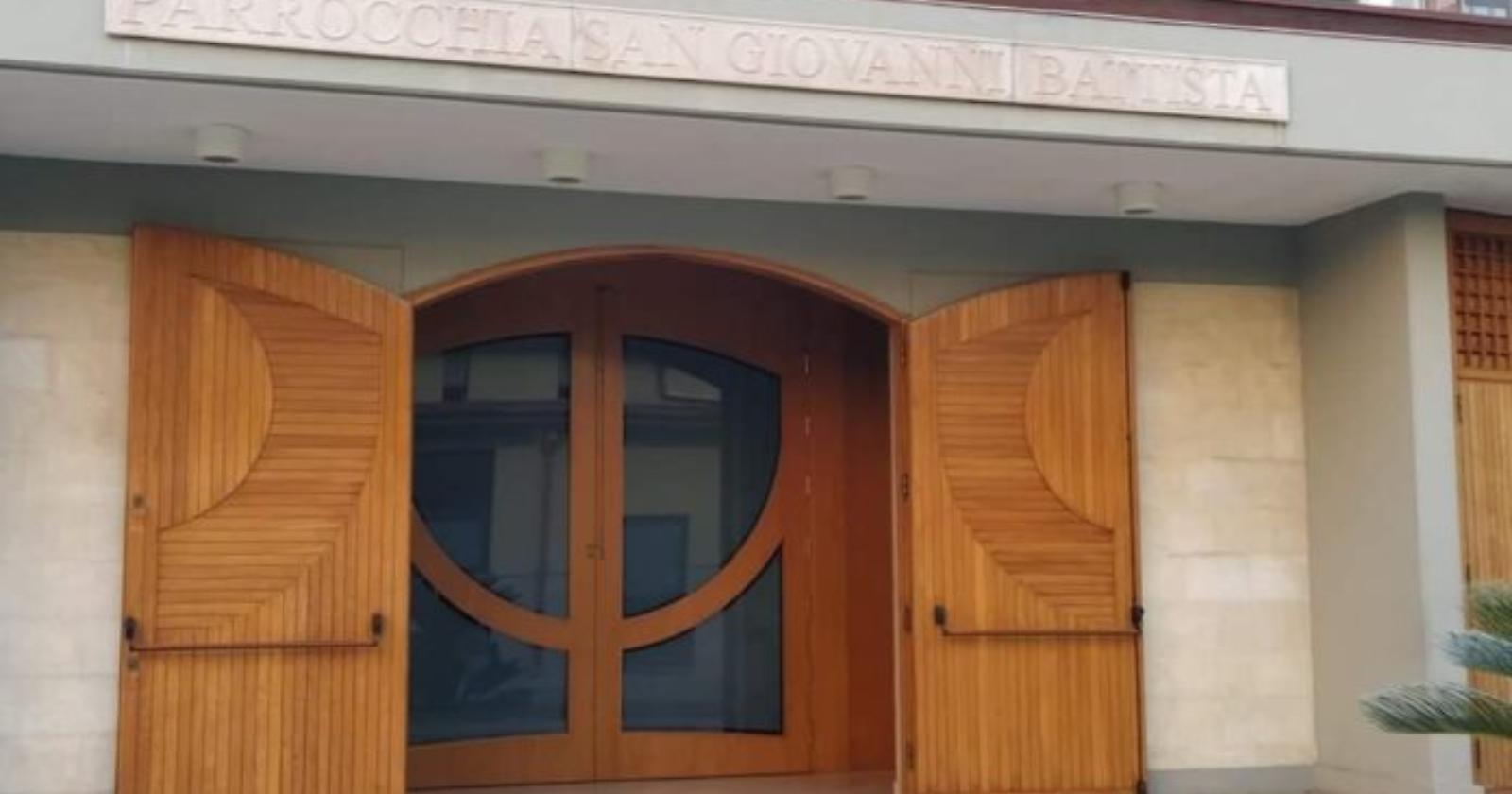 Non possono crescerlo e abbandonano neonato in una chiesa di Bari