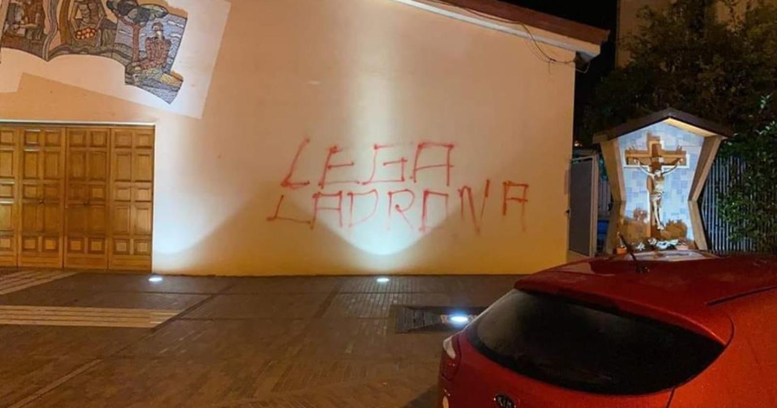 Scritte anti Lega sul muro di una chiesa a Potenza, la condanna del sindaco Guarente