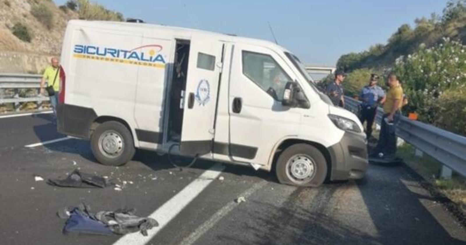 Assalto portavalori tra Cerignola e Canosa, la spuma ferma il commando degli 8 banditi