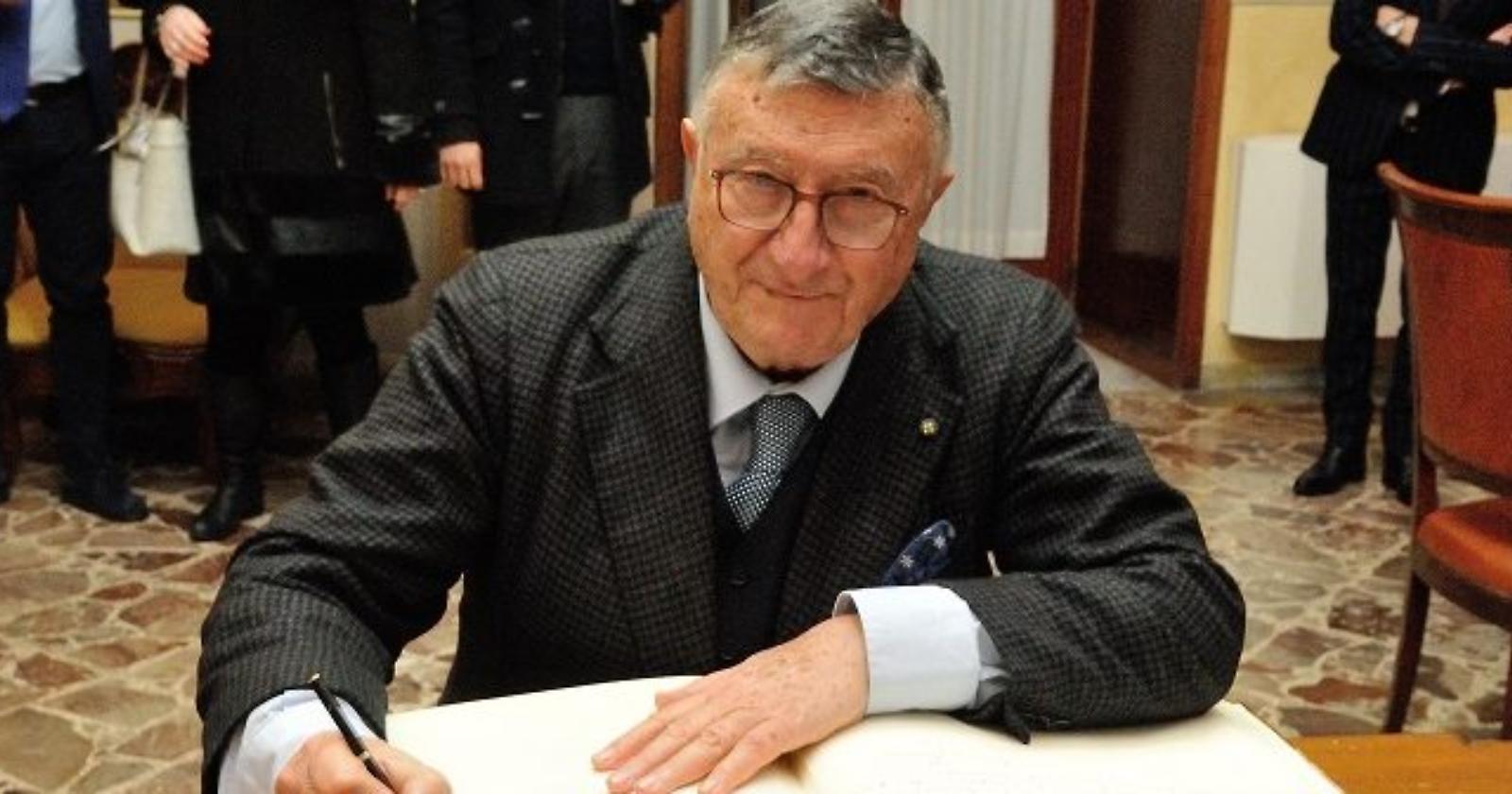 Giulio Tarro bastona Speranza. Mix di vaccini? «È una proposta semplicemente assurda»