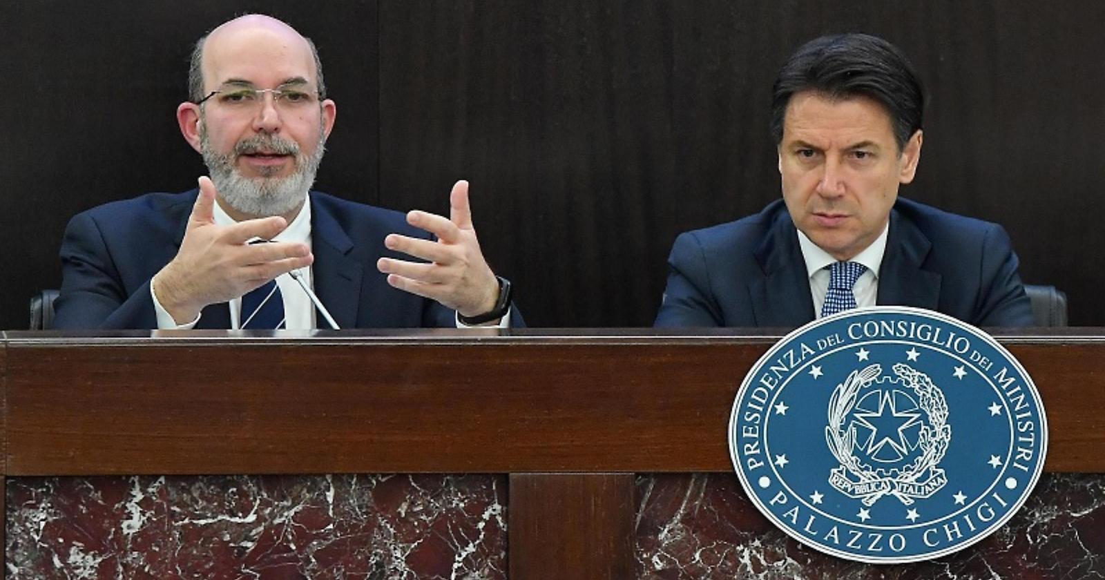 Regionali, altolà di Crimi a Conte sull'alleanza Pd - M5S in Puglia: «Nessuna forzatura»