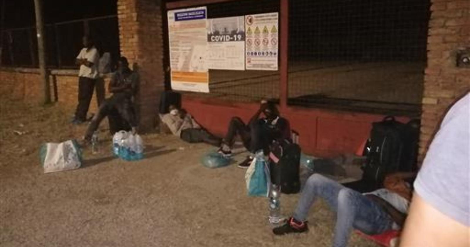 Gli stagionali trovano il centro di Palazzo San Gervasio chiuso e chiamano il 112