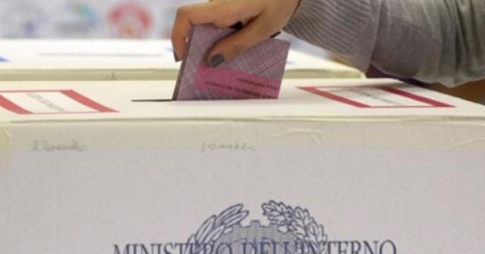 Elezioni, positiva al Covid una presidente di seggio a Potenza