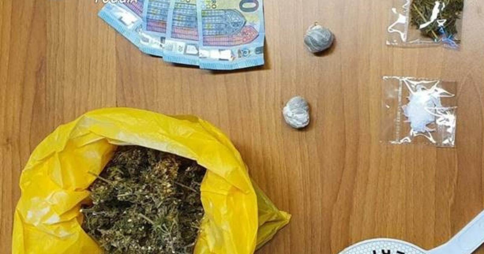 Pregiudicato di Vieste fa mercato di droga in casa, ma i Carabinieri lo aspettano sull'uscio