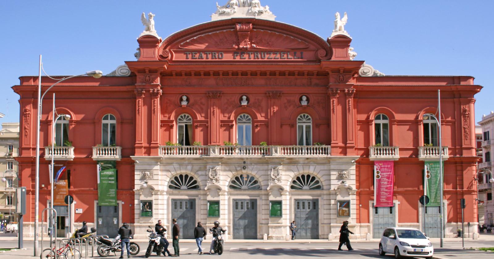 Coronavirus, 11 contagi al "Petruzzelli" di Bari: chiuso il teatro