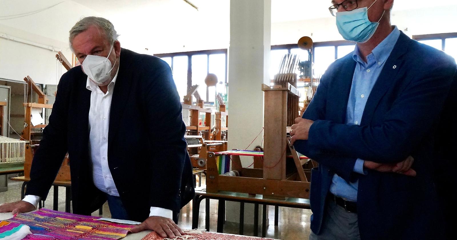Coronavirus, Emiliano: «Dopo un certo numero di contagi, tracciamento impossibile. No a chiusura delle scuole»
