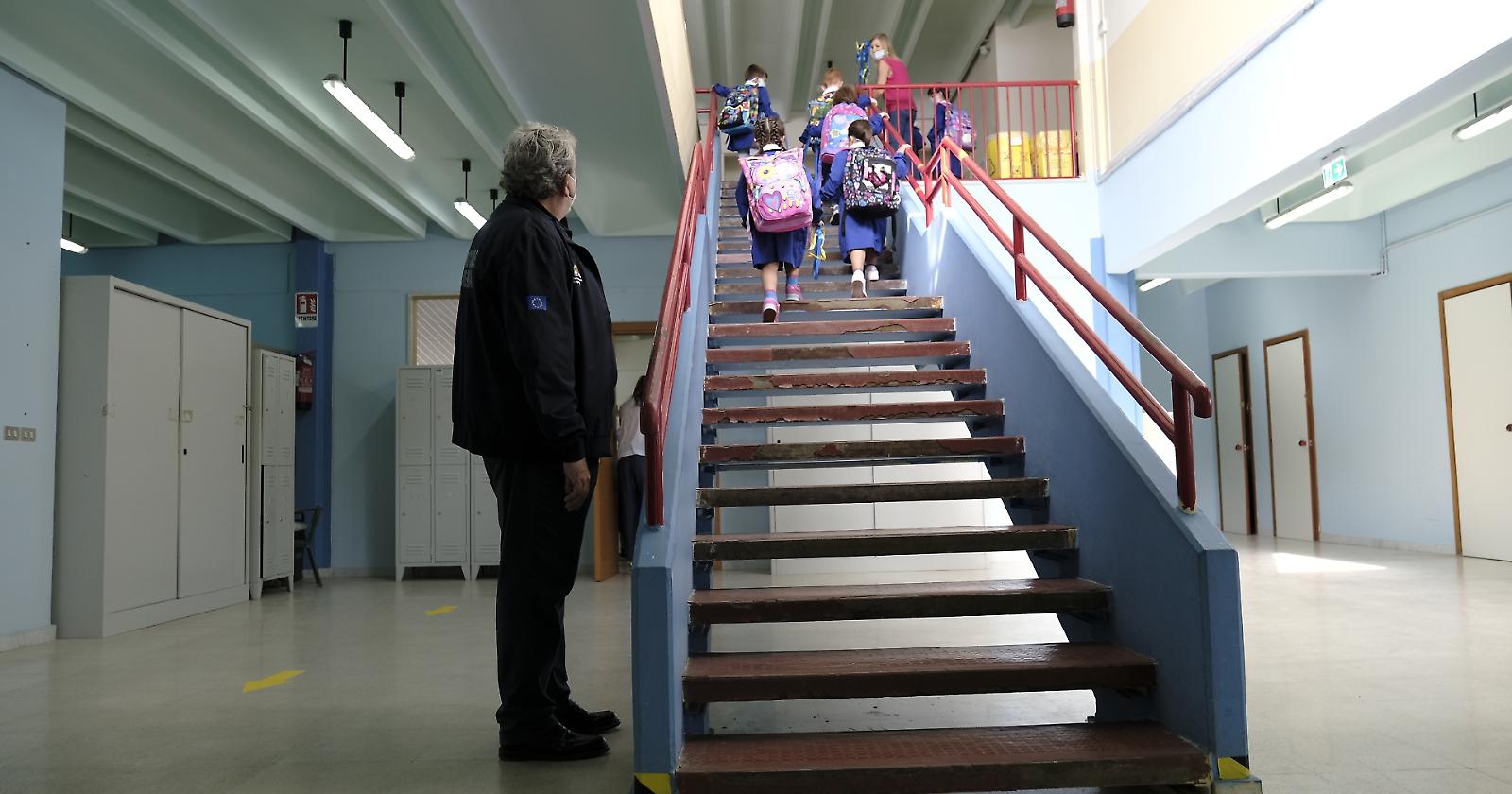 Coronavirus, Emiliano chiude tutte le scuole in Puglia