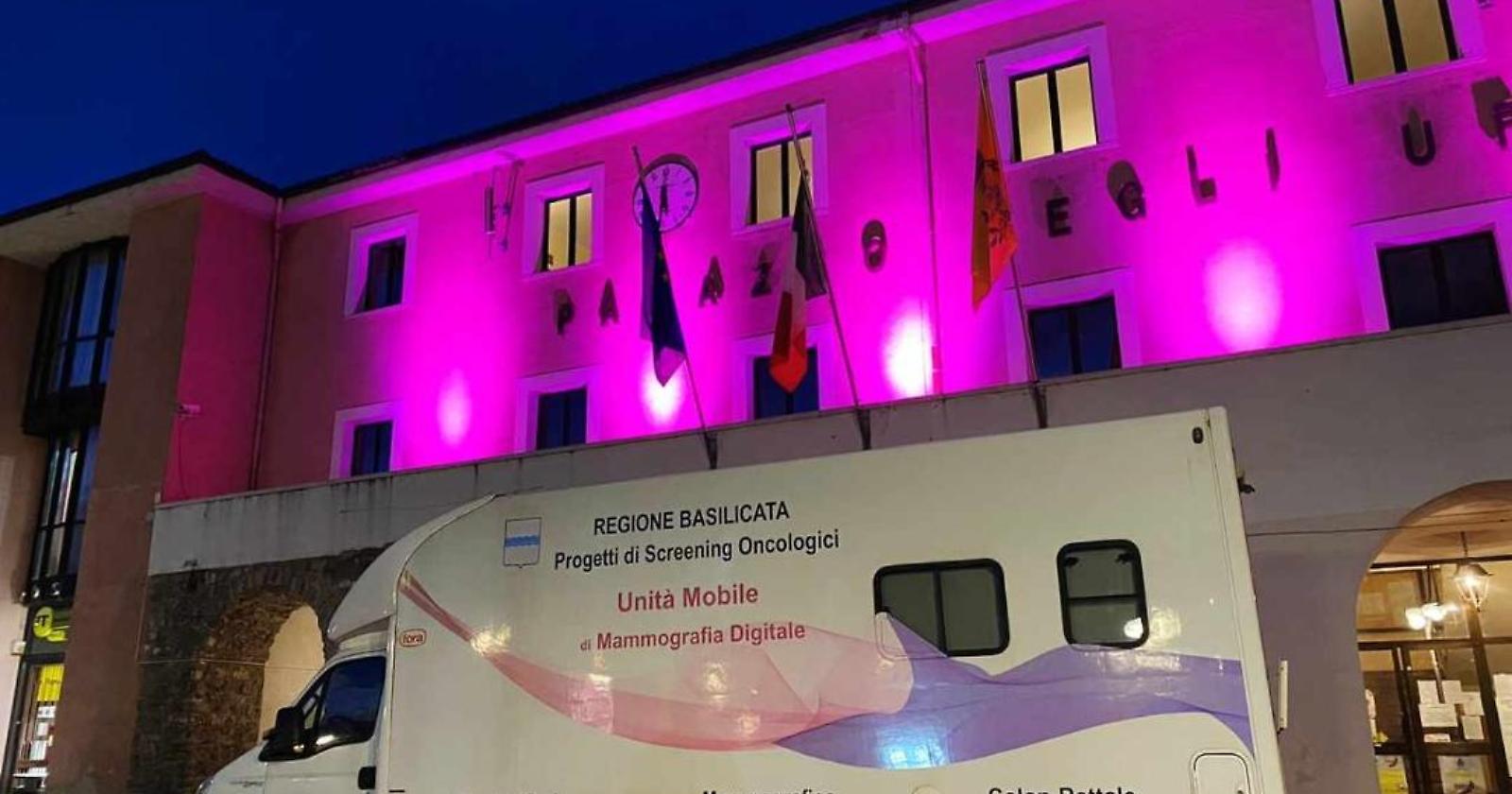Corleto Perticara: per il mese della prevenzione il municipio si veste di rosa
