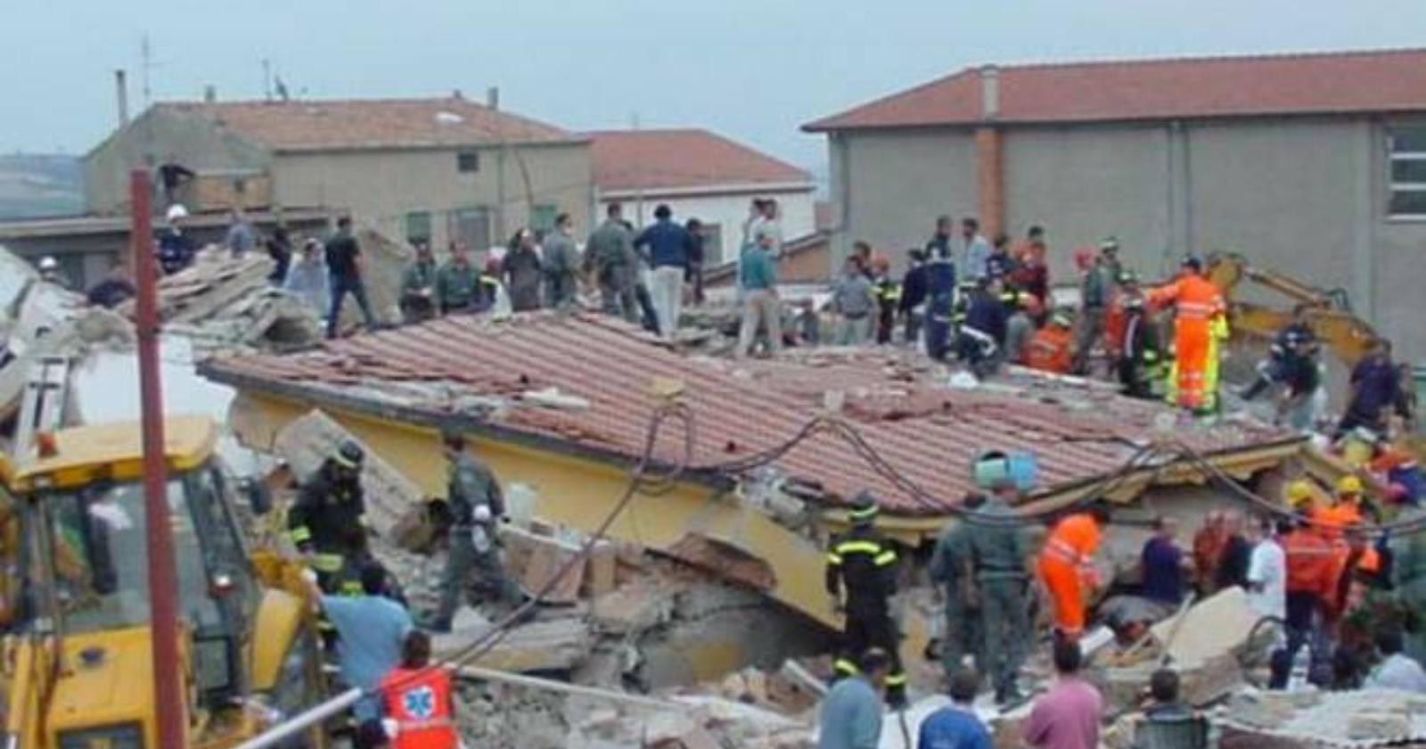 Diciotto rintocchi di dolore per la strage dei bambini di San Giuliano di Puglia
