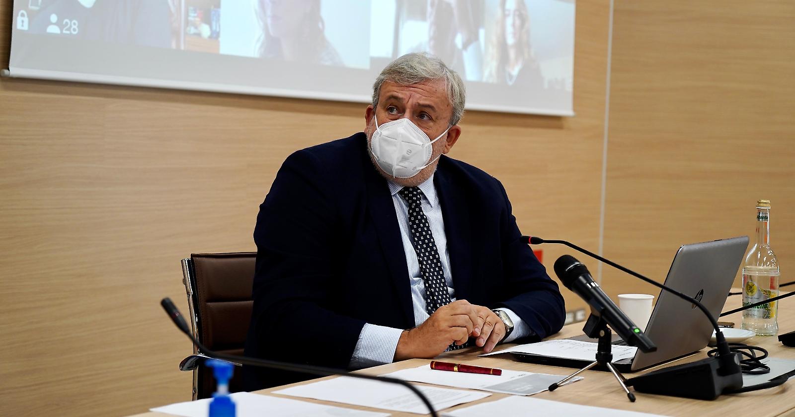 Coronavirus, Emiliano: coprifuoco dopo le 18, in Puglia riconversione degli ospedali per 2.500 ricoveri entro novembre