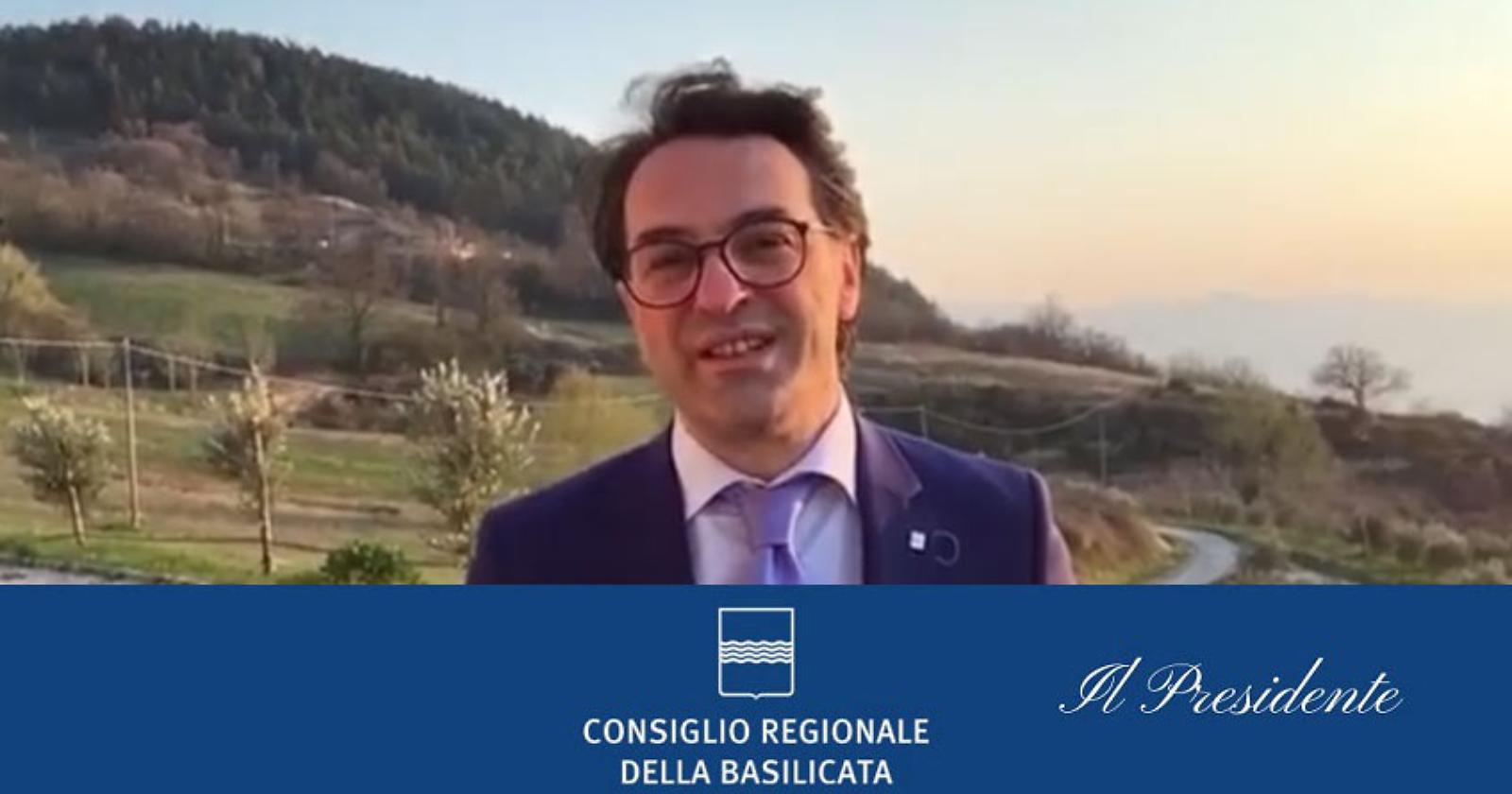 «Una giornata importante che ci richiama ai valori della nostra identita' nazionale e all'importante ruolo che le nostre Forze Armate svolgono quotidianamente non solo nel nostro paese ma in tutto il 
