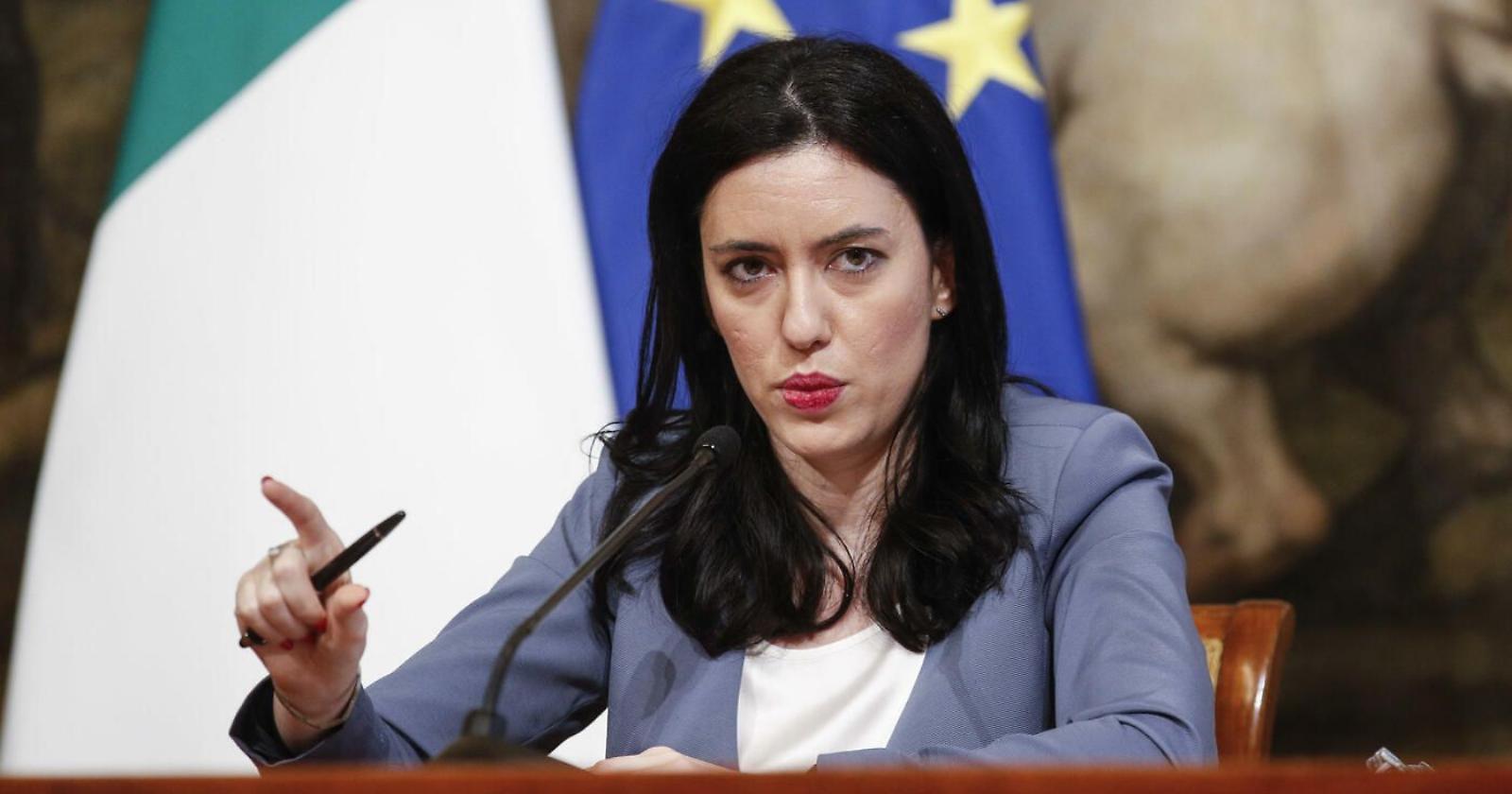 Scuola, Azzolina bacchetta Emiliano: «Ritiri o corregga l'ordinanza, non ha neppure speso tutti i soldi che abbiamo dato»