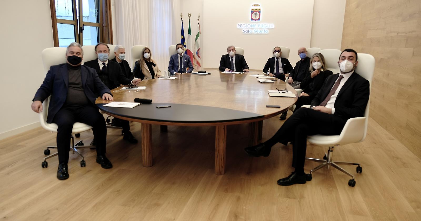 Accordo tra Emiliano e i 5 Stelle su presidenza e vicepresidenza del nuovo Consiglio regionale: primo passo per i pentastellati in Giunta