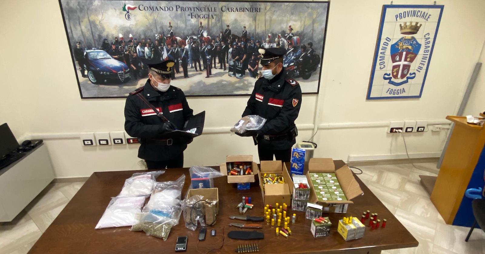 I carabinieri di Foggia scoprono una "allegra" famigliola che trafficava in droga, esplosivi e munizioni da guerra