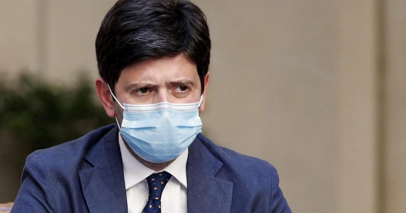 Discoteche al 35 per cento? Speranza: «Salute al primo posto» e si appella alla trasparenza