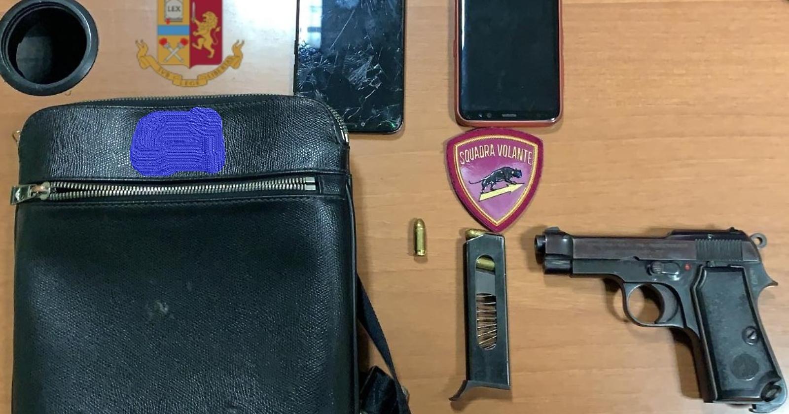In giro per Foggia con una pistola carica e un colpo in canna, pronta a sparare