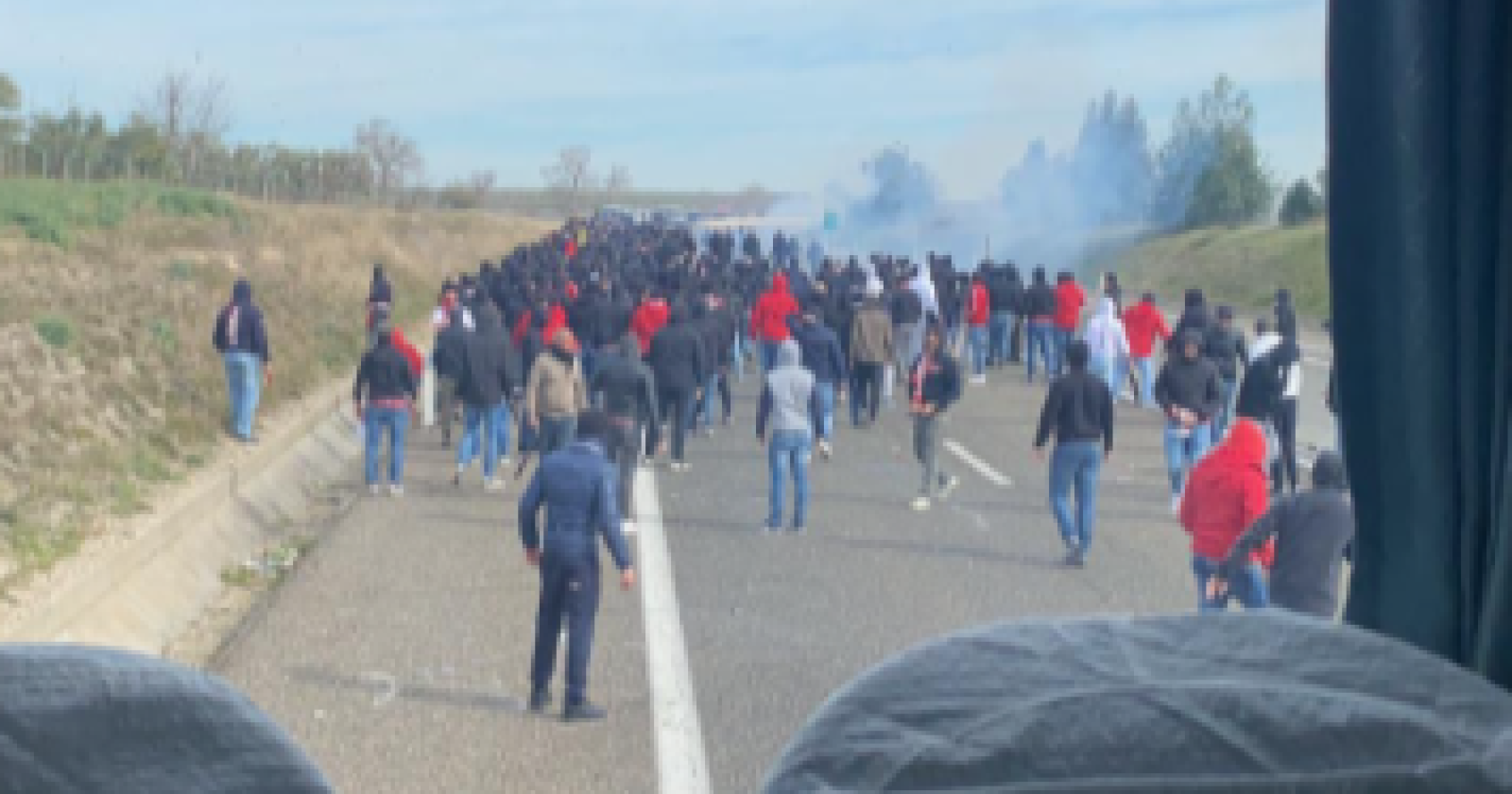 La Polizia esegue 12 misure cautelari per gli ultras di Bari e Lecce che si fecero guerra tra Cerignola e Candela