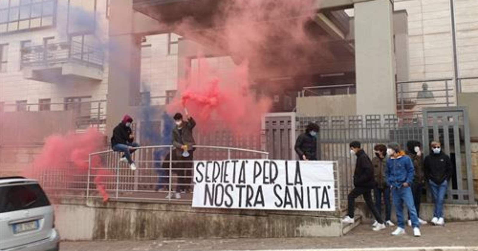 Dad per Coronavirus, la protesta degli studenti a Potenza: «Dimenticati a distanza»