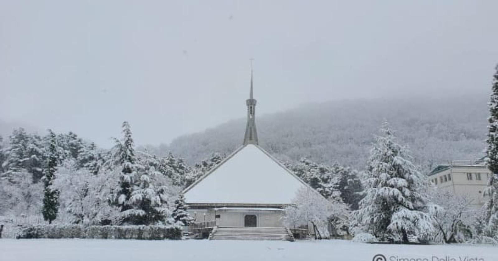 La Capitanata si sveglia sotto la neve: scuole chiuse e 100 mezzi della Provincia di Foggia in campo