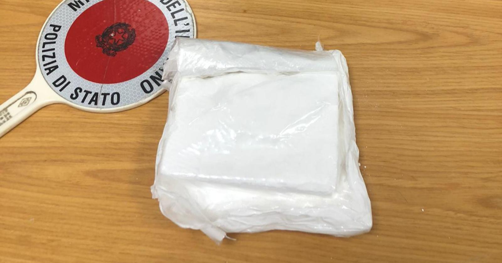 In auto con 10mila euro e 50 grammi di cocaina, arrestato 54enne di Foggia