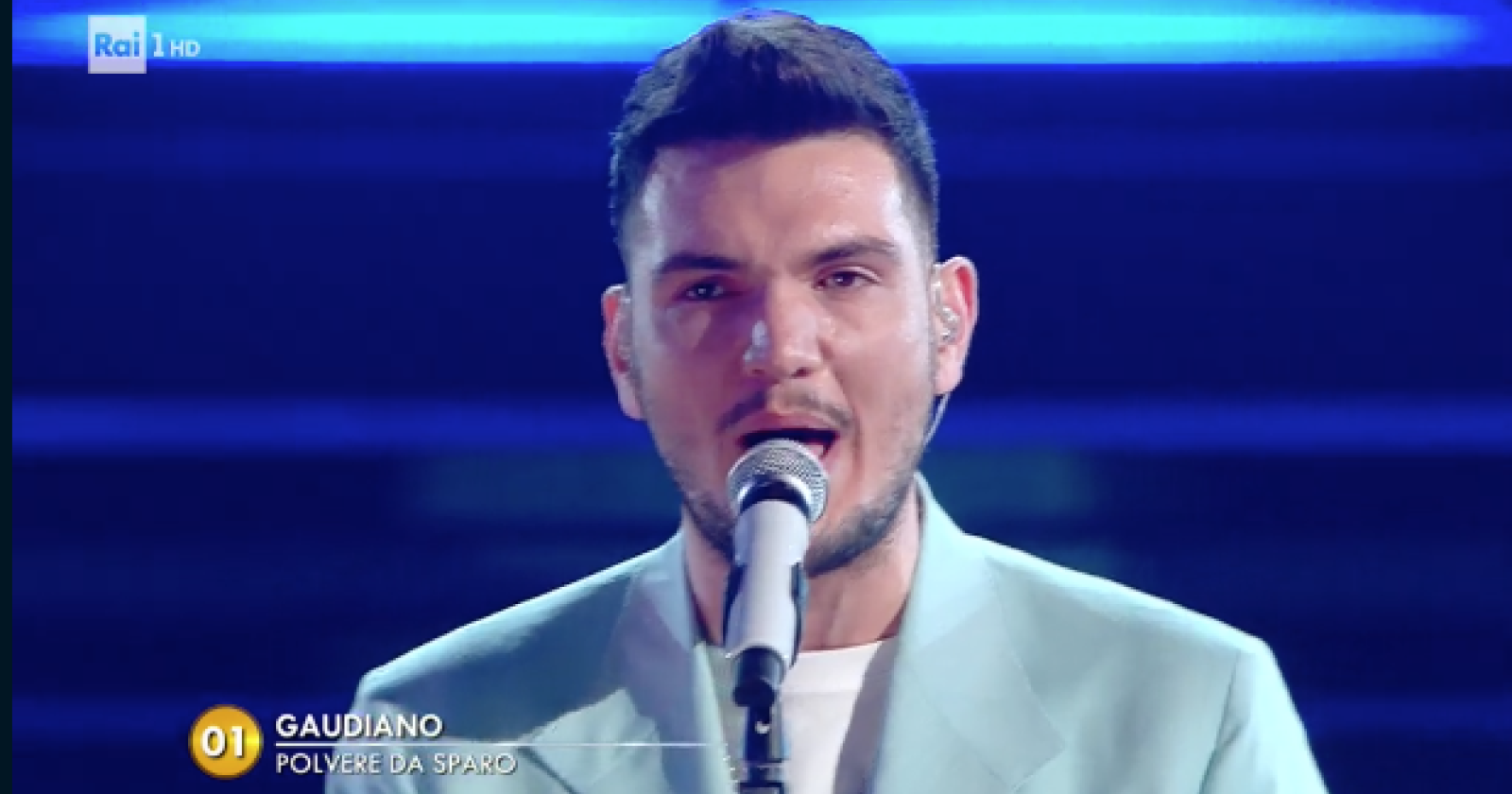 Buona la "Polvere da sparo" del foggiano Luca Gaudiano a Sanremo: è finalista tra i giovani 
