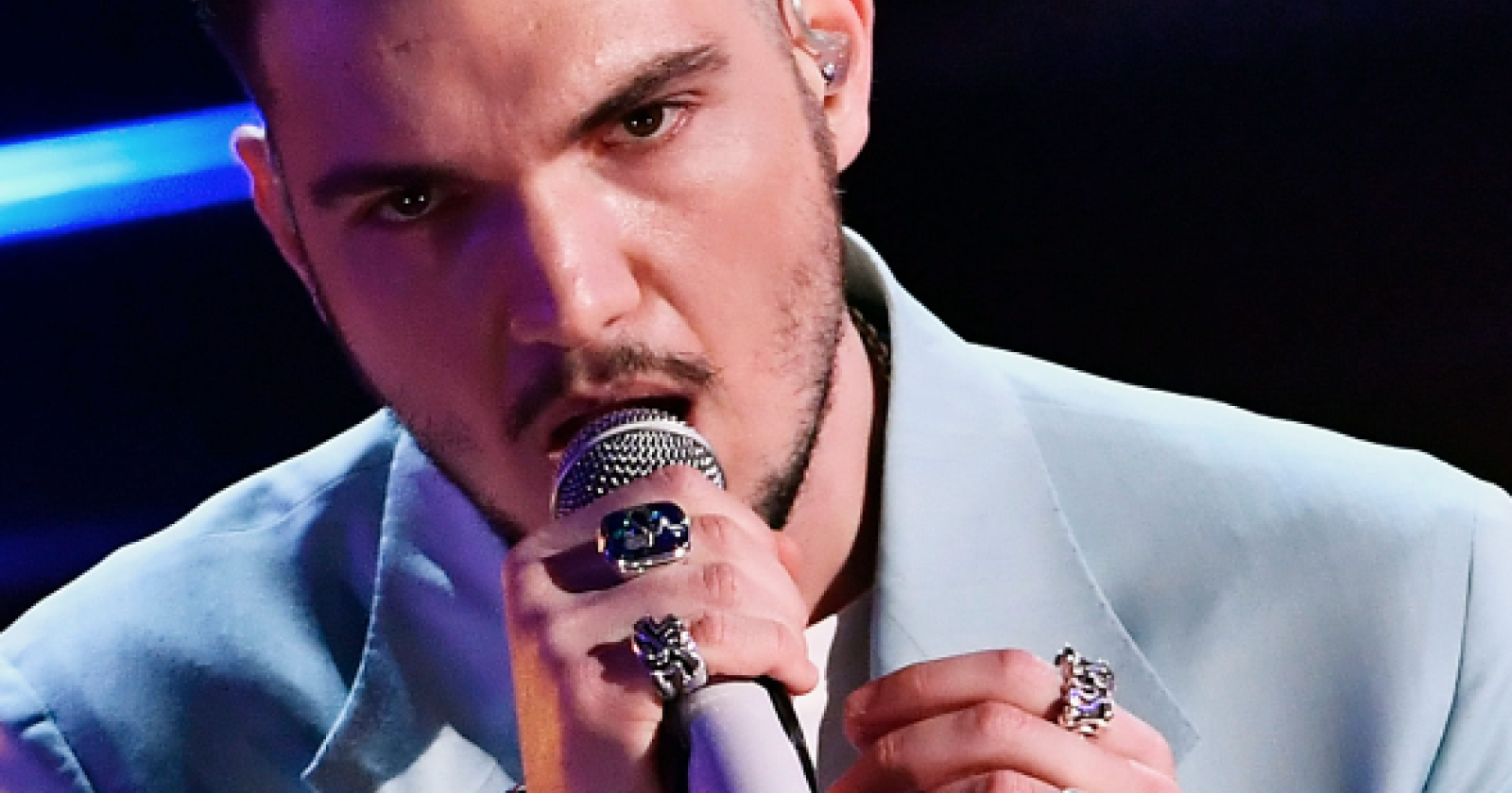 Chi è Pia Lauri, la stilista che ha scelto di vestire l'anima gentile di Luca a Sanremo