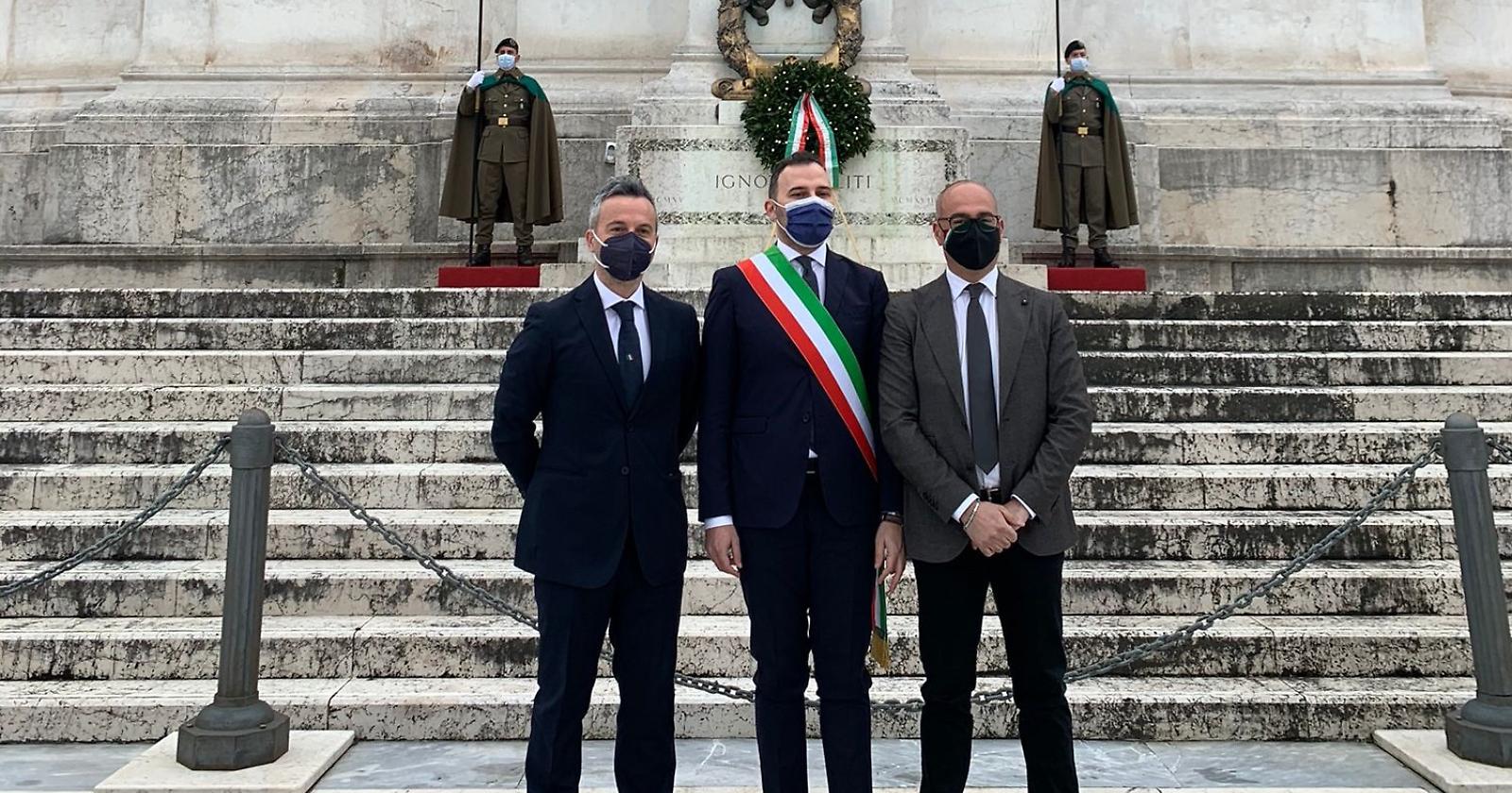La Città di Avigliano all'Altare della Patria per rendere omaggio al Milite Ignoto. A Roma la delegazione gianturchiana 