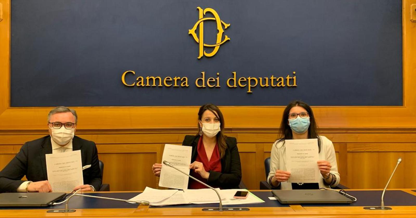 Lovecchio e Giuliano sottoscrivono la proposta di legge per la riapertura dei tribunali chiusi