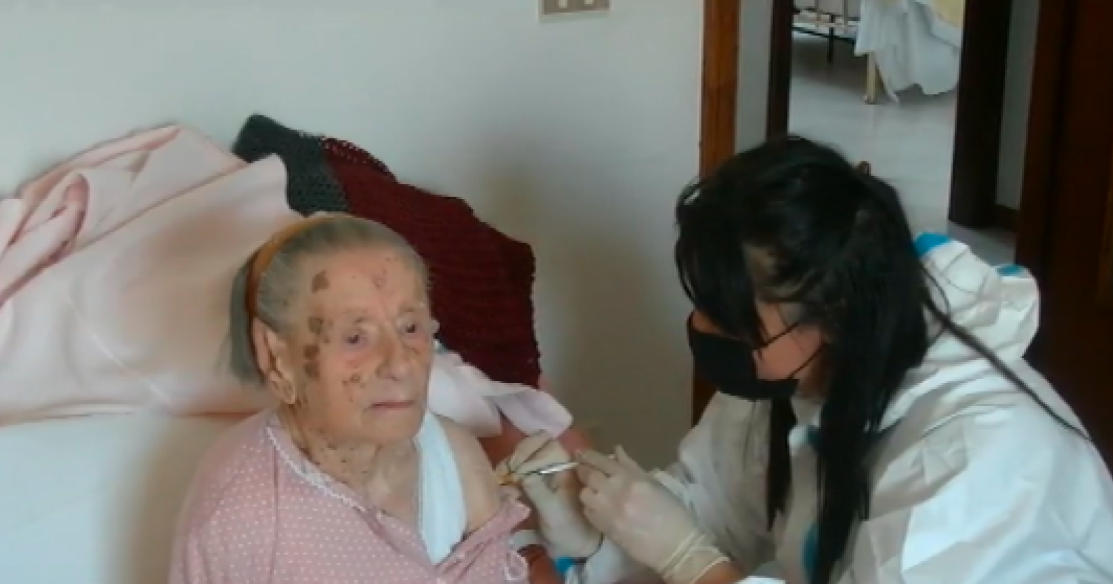 A Picerno vaccinata una nonnina di 109 anni