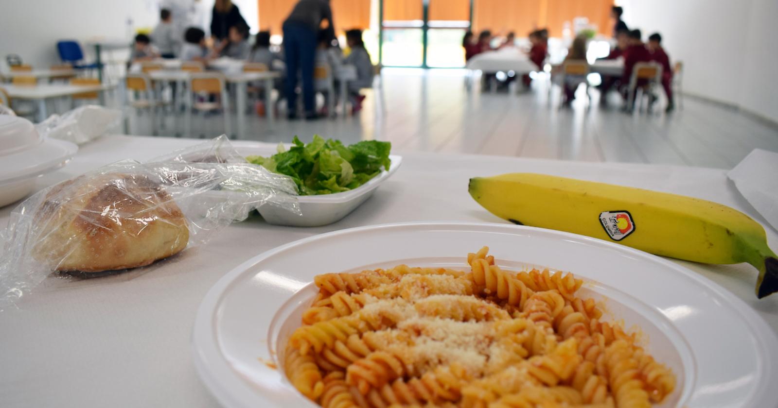 Oltre la Dad: mense scolastiche chiuse, per gli studenti indigenti addio all'unico pasto proteico della giornata
