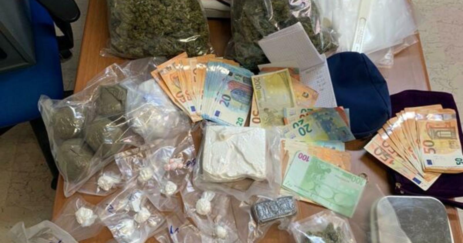 Spacciatore di Foggia arrestato dalla Polizia a Montesilvano: riceveva i clienti direttamente in casa