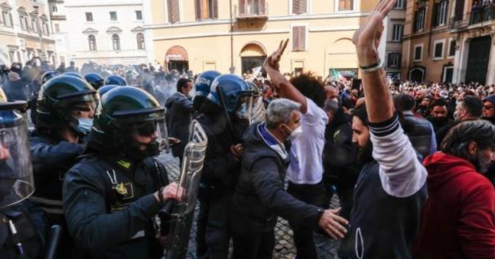 Ultim'ora #ioapro, «Fateci riaprire». Tafferugli tra manifestanti e polizia, cori contro Speranza e Salvini