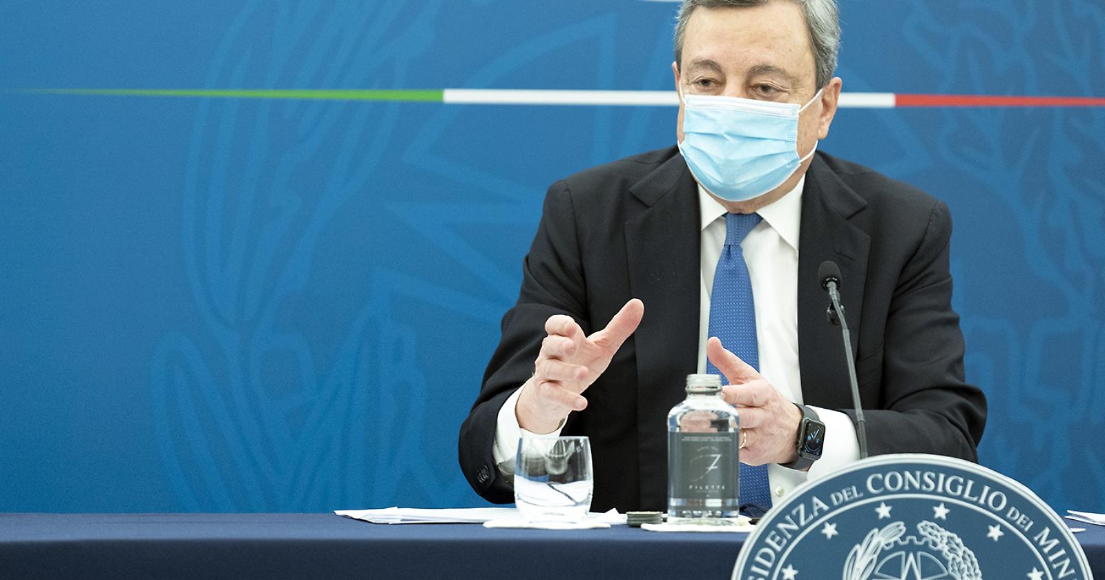Coprifuoco e pass tra le regioni, polemiche nel Governo Draghi sulle riaperture