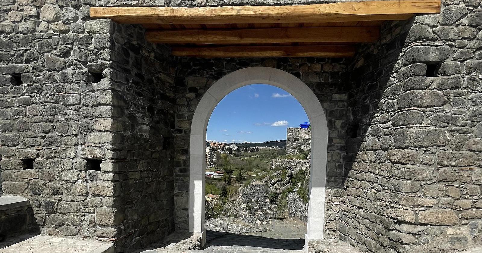 Melfi aggiunge un tassello alla storia: rinasce Porta Calcinaia  