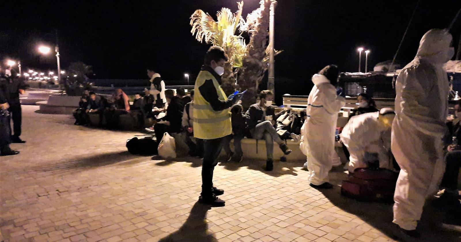 Sbarco di migranti nella notte a Vieste: 35 afghani, tra cui 12 minori e un neonato