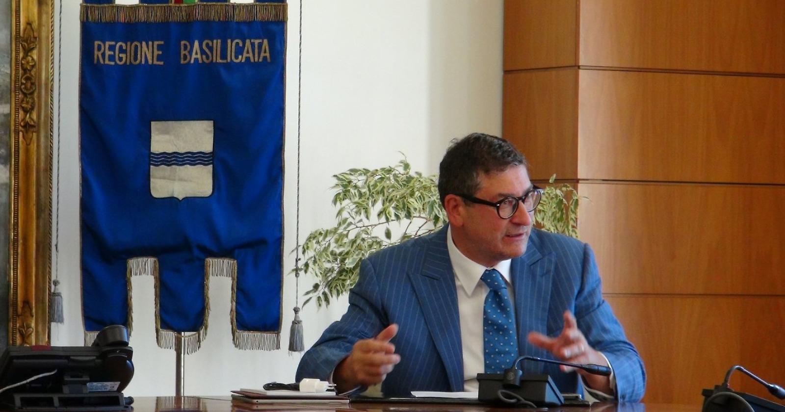 Rosa: «Un milione e mezzo per rimuovere a smaltire l'amianto». Ecco l'avviso pubblico