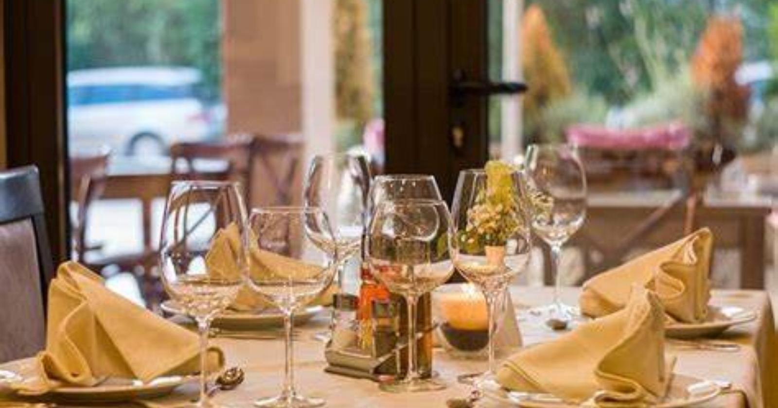 Da martedì primo giugno si potrà consumare al bancone e mangiare anche al chiuso