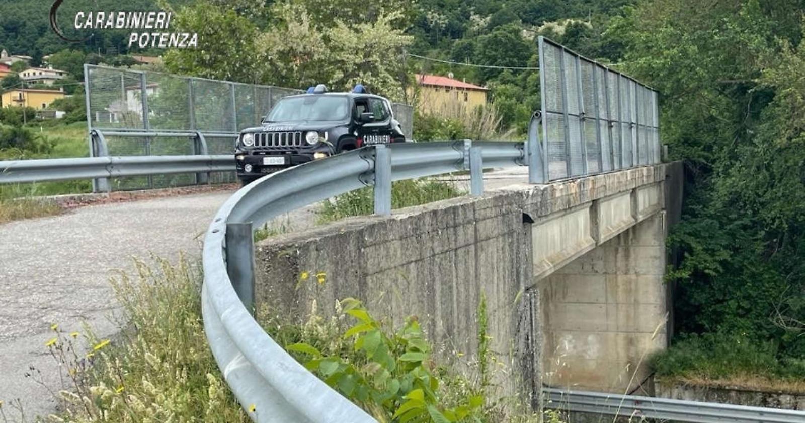I Carabinieri evitano il peggio: minorenne lancia pietre dal cavalcavia sulla Potenza-Melfi