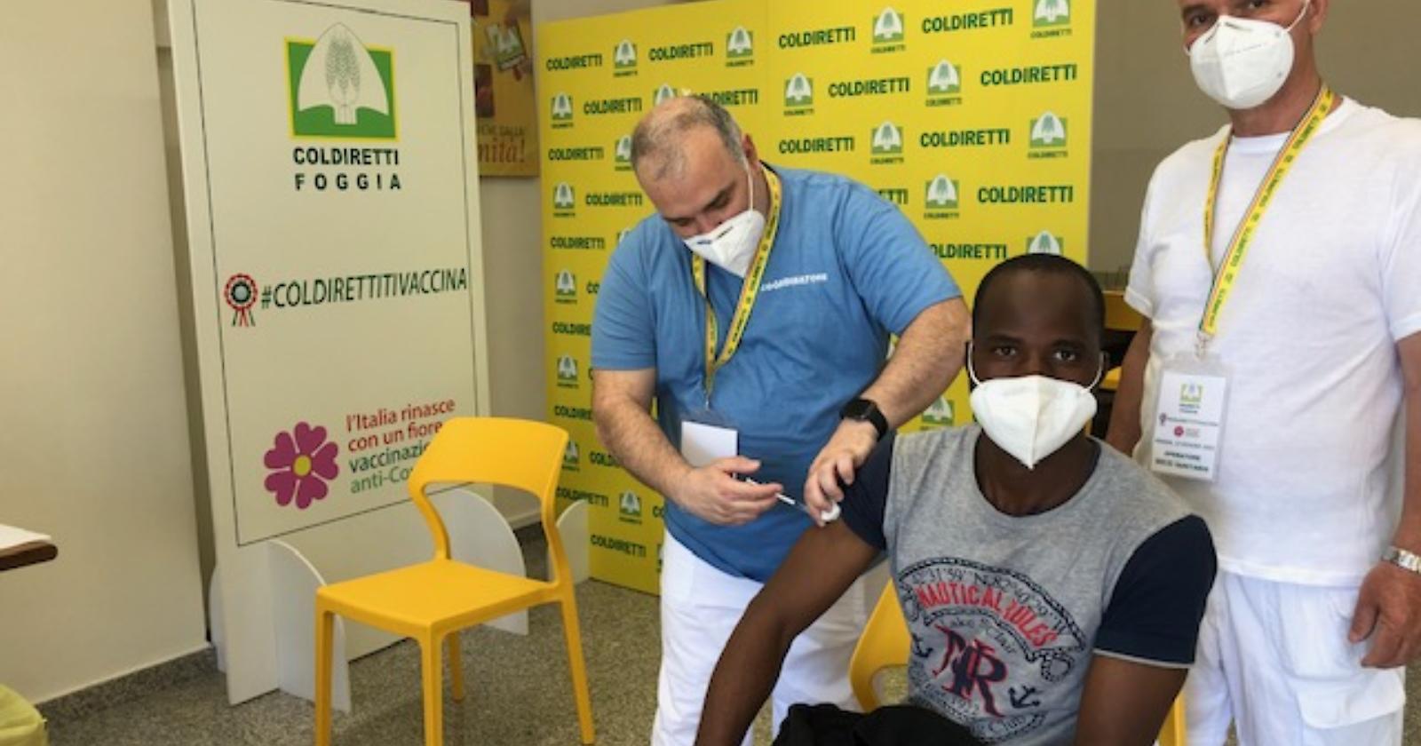 Coldiretti Puglia vaccina i migranti, si parte da Foggia 