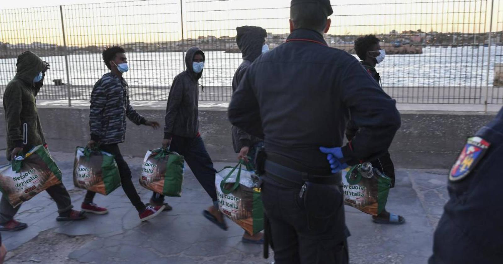 Nel giorno del debutto del Green Pass europeo, la variante Delta entra da Lampedusa