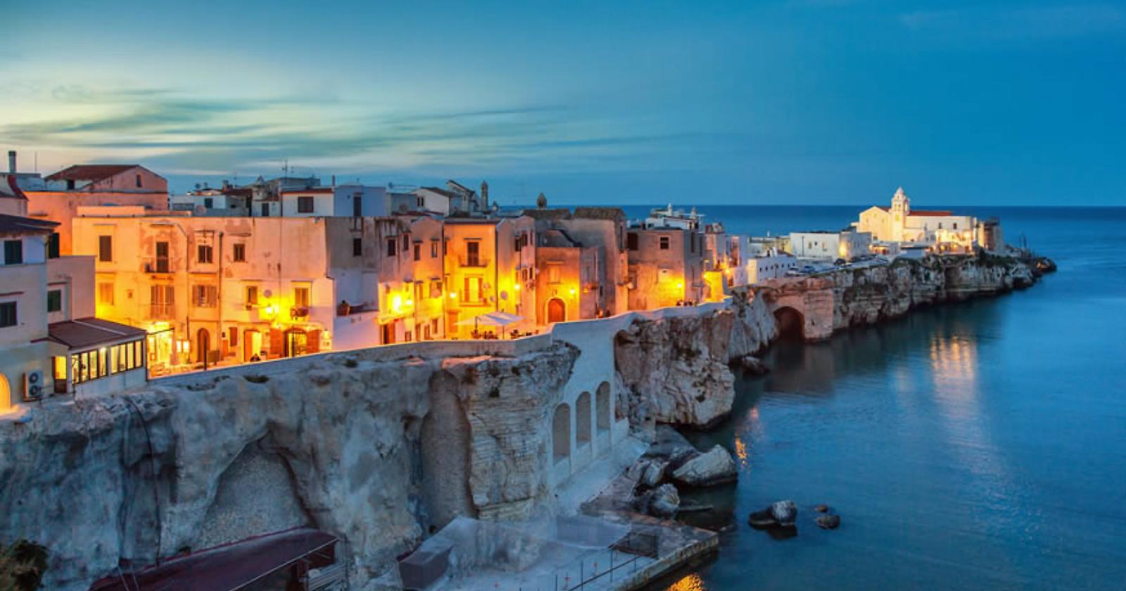 Vieste spegne le luci in segno di lutto per la ragazzina morta in mare